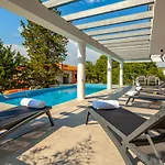 Luxury Rivabel مالينسكا